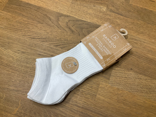Ladies White Bamboo Trainer Socks With Arch Support & Ventilated